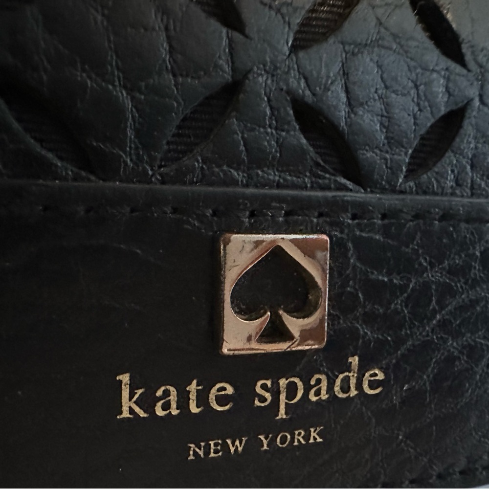 Kate Spade Wallet. - Picture 5 of 11